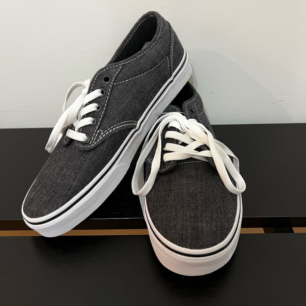 NWT Mens Vans Atwood in (Distressed) Black/White